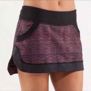 Lululemon run skirt 4 maroon & space dye black size 4 Small